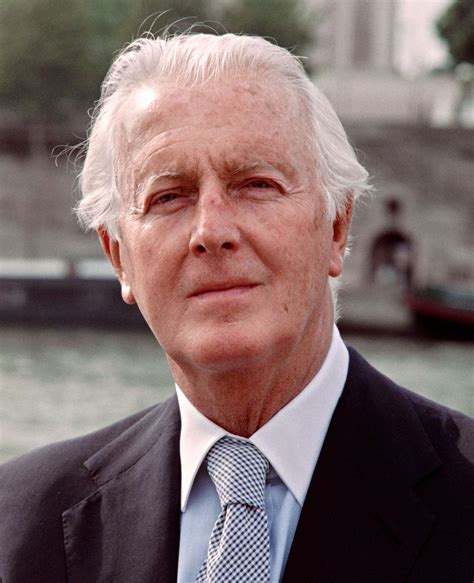 hubert de givenchy biography.